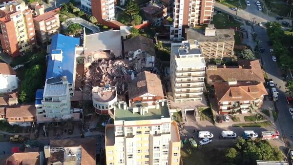 Terrible derrumbe de un hotel en Villa Gesell, Argentina