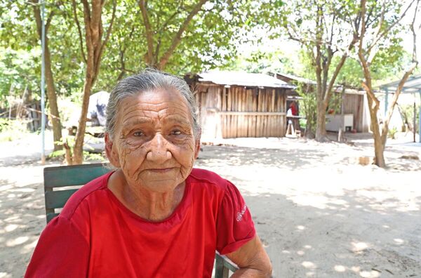 Pe帽a sanciona ley de pensi贸n universal para adultos mayores en Paraguay