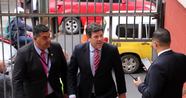 Javier Giménez acusa a los bancos multilaterales de condicionar créditos para el sector eléctrico