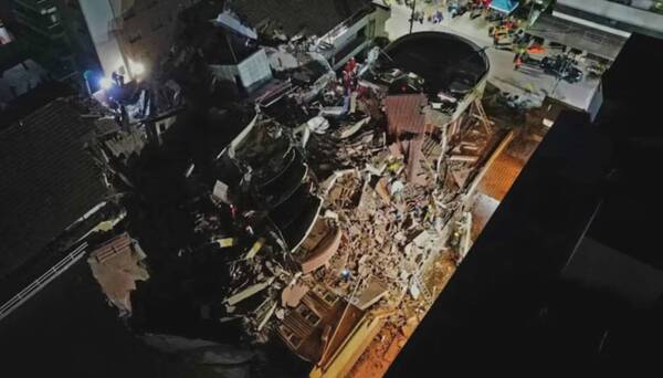 ¡Se vino abajo un hotel! Están trabajando para sacar a las personas atrapadas