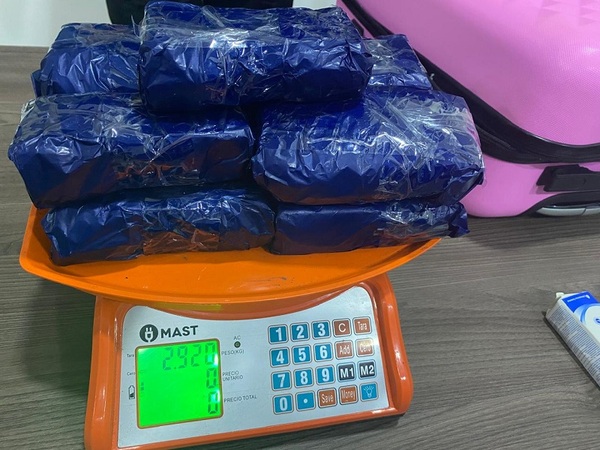 SENAD captura a mujer con cocaína en su maleta en el Silvio Pettirossi