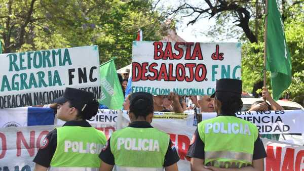 Organizaciones protestan contra el proyecto de ley que crea el Registro Único Nacional