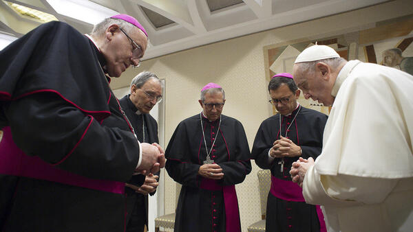 Pedofilia en la Iglesia Católica: el Vaticano presenta su primer informe sobre abuso de menores y busca echar a los curas implicados - .::Agencia IP::.