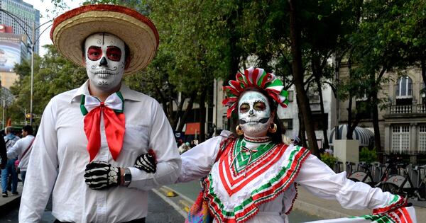 La Nación / Con fiesta y un concurso, la embajada mexicana celebra el “Día de Muertos”
