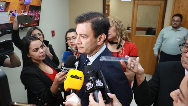 Para Silvio Ovelar “no estaría mal” tener seguro vip y justifica cupos de combustibles