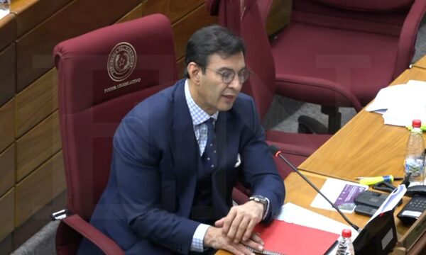 Ovelar se muestra a favor del seguro vip y cupos de combustibles: “No estaría mal”, dice