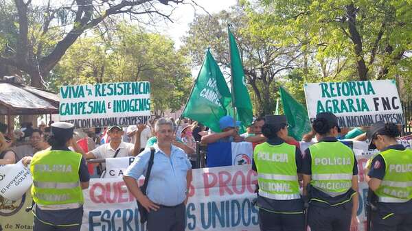 Sectores se manifiestan en contra de la ley del Registro Unificado Nacional - Nacionales - ABC Color