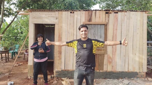Locutor solidario le hizo una casa a doña
