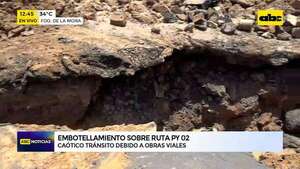 Caos en Fernando de la Mora: ruta bloqueada por reparación de tuberías  - ABC Noticias - ABC Color