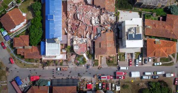 La Nación / Argentina: derrumbe de hotel deja un muerto y una decena de desaparecidos