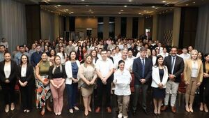 Más de 150 personas, entre mucamas y cocineros que trabajan en hoteles reciben certificados de competencias en Encarnación