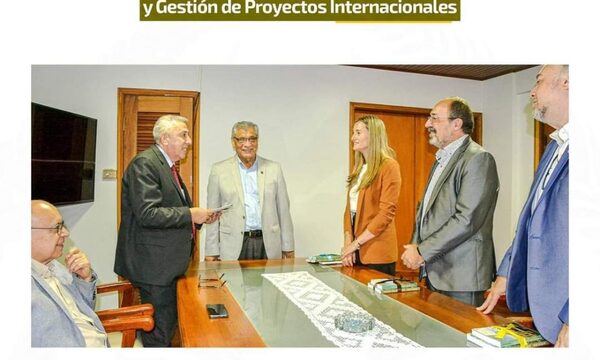 UNE recibió a comitiva de académicos internacionales