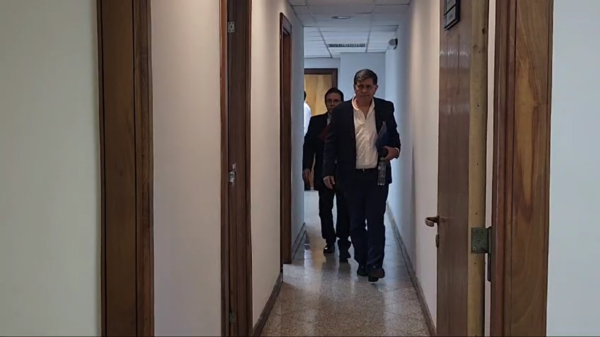 Juez considera que arresto domiciliario es aplicable para sometar a proceso a exintendente lambareño