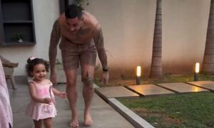 [VIDEO] Jean Fernandes se muestra familiero luego de la goleada y la polémica