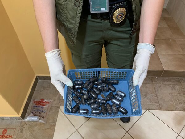 SENAD capturó a dos argentinas que pretendían viajar con droga en el estómago - Unicanal