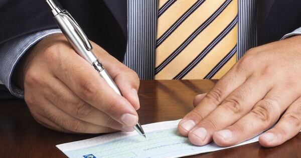Diario HOY | Fiscal lleva a pericia firmas de cheques atribuidos a luguistas, y que banco exige cobro