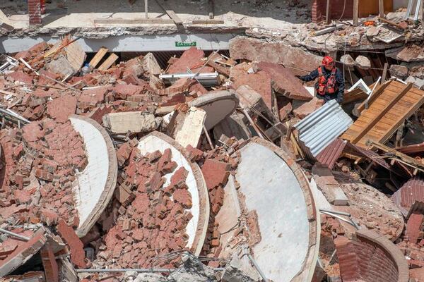 Villa Gesell: hallado muerto un hombre entre los escombros del edificio desplomado - Mundo - ABC Color