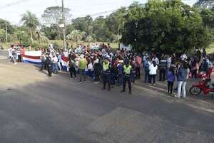 Organizaciones campesinas y sociales se manifestarán en rechazo al recorte de fondos de la EBY para la producción - Nacionales - ABC Color