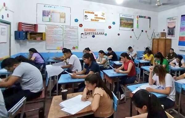 Concurso docente: con protesta, exigirán al MEC un nuevo examen tras aplazo masivo - Nacionales - ABC Color