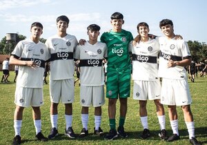 Versus / "Es para siempre": Homenaje en Olimpia a los campeones con la Albirroja sub 15