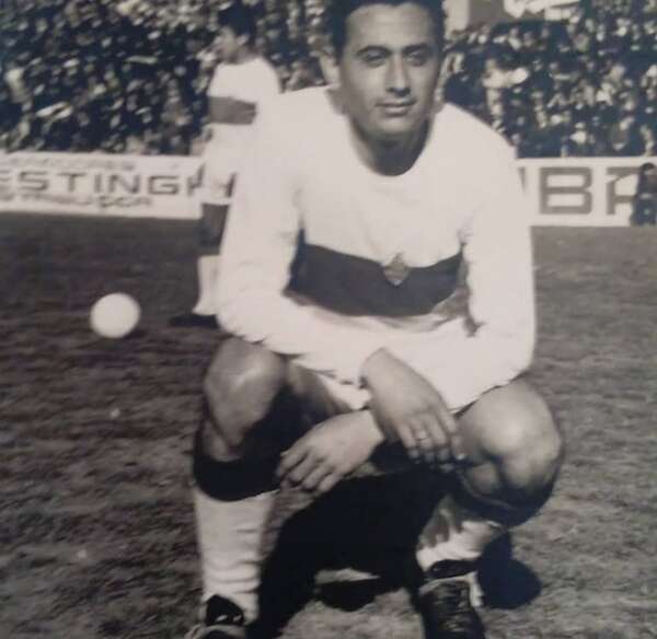 El club Valencia de España recuerda a su fallecido jugador, el paraguayo José Raúl Aveiro - Fútbol Internacional - ABC Color