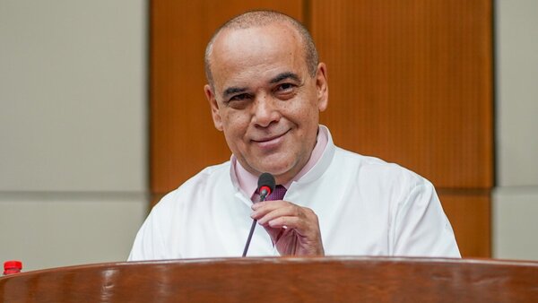 Bachi apunta a "eliminar la burocracia" con el RUN y sin embargo, él crea más puestos