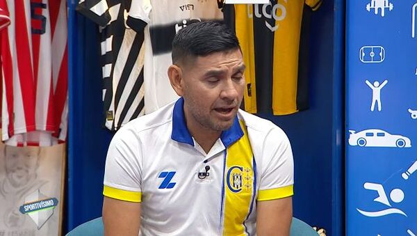 ¡La “Araña” Denis demostró su talento fuera de la cancha!