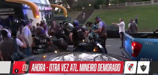 Versus / Escándalo: Mineiro salió tarde del hotel, le cambiaron el trayecto y lo demoraron en el camino