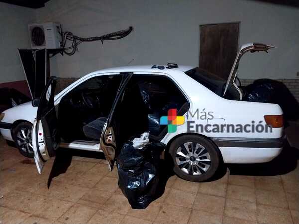 Detienen a dos personas con 150 Kg de marihuana que eran transportados en un automóvil en María Auxiliadora.