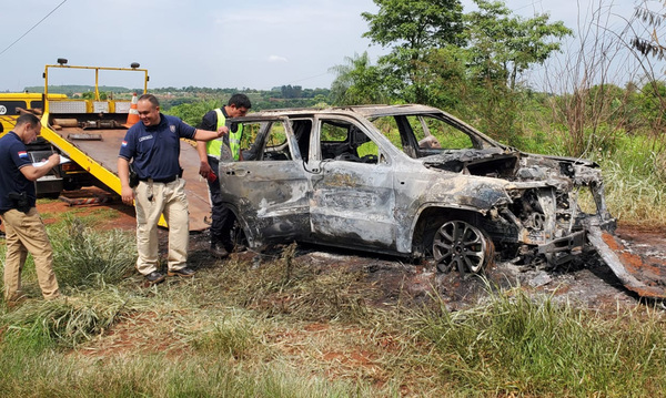 Queman camioneta utilizada para asaltar y despojar de USD 15.000 a cobradores - La Clave