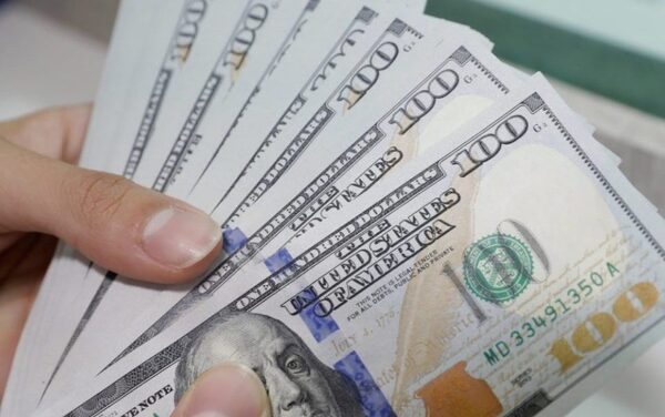 Dólar se frena y retrocede tras intervención del BCP