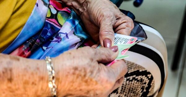 Incluirán 16.000 nuevos beneficiarios al programa de adultos mayores antes de fin de año