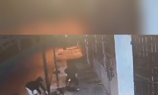 (VIDEO) Delincuentes golpearon a karai y le tumbaron los dientes para robarle