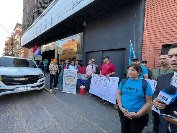 Docentes exigen reposición de rubros y rechazan plurigrados - Nacionales - ABC Color