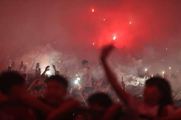 Vídeo: Así fue el impresionante recibimiento de los hinchas a River - Fútbol Internacional - ABC Color