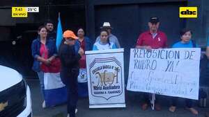 Video: Protestas y reclamos de comunidades educativas frente al MEC - ABC Noticias - ABC Color