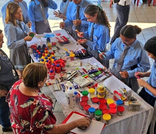 Estudiantes validan calidad de los útiles escolares a ser entregados por el MEC en el 2025