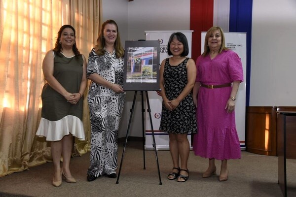Presentan estampilla por el 30º aniversario del Instituto Nacional de Salud - .::Agencia IP::.