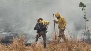 Histórico castigo: Más de G. 2.000 millones de multa a culpables por incendio del Cerro Chovoreca