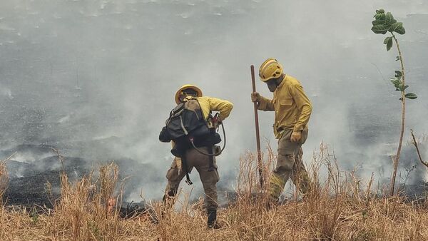 Histórico castigo: Más de G. 2.000 millones de multa a culpables por incendio del Cerro Chovoreca