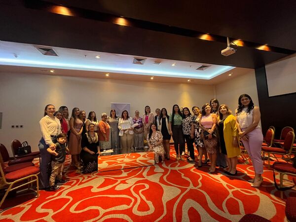 Asociación de Mujeres Líderes de Itapúa organizó un Conversatorio con la Ministra de la Mujer