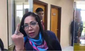 Video: así respondió Yamy Nal las consultas sobre presunto planillerismo - Política - ABC Color