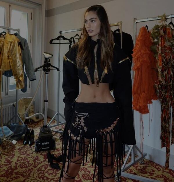 La modelo paraguaya Brenda Szklarkiervicz desfiló en el París Fashion Week - Gente - ABC Color