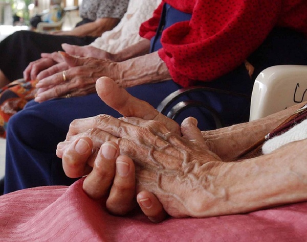 Incluir谩n a 16.000 nuevos beneficiarios al programa de adultos mayores antes de fin de a帽o