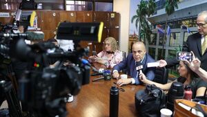 Bachi Núñez defiende cupo de combustible y seguro vip para legisladores