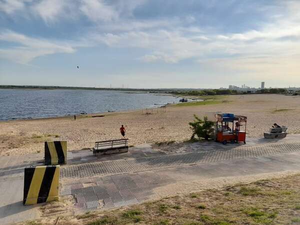 Recuerdan que está prohibido ingresar al agua en zona de la Costanera - Nacionales - ABC Color