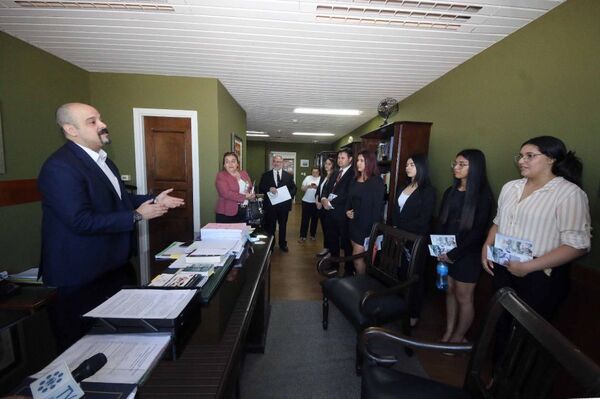Alumnos de Derecho UNI visitaron Palacio de Justicia de Capital