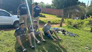 Caen en Ñemby tres jóvenes sindicados como responsables de un asalto a tiros en Itauguá - Policiales - ABC Color