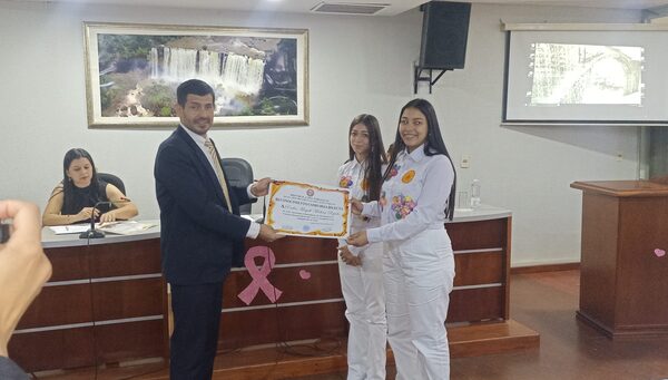 Declararon hijas dilectas del Alto Paraná a jóvenes tras ganar en festival nacional - La Clave
