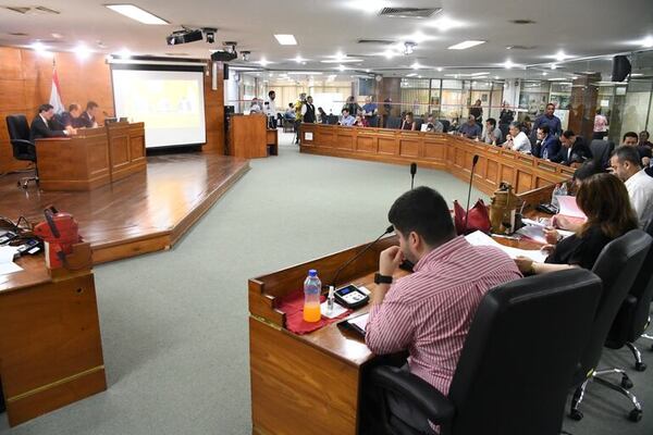 Amenaza a morosos: Nenecho firmó acuerdo a espaldas de la Junta y concejales califican a convenio de ilegal - Nacionales - ABC Color